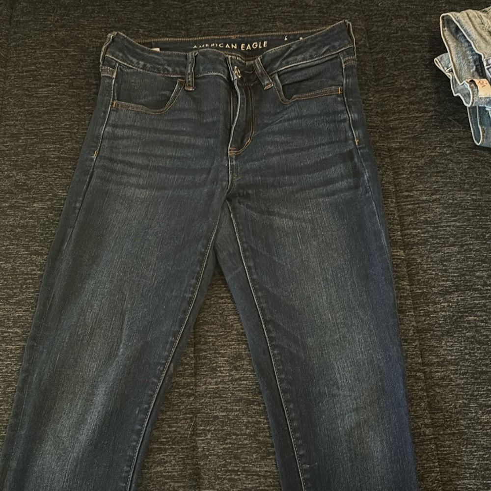 size 6 american eagle jeans with no rips